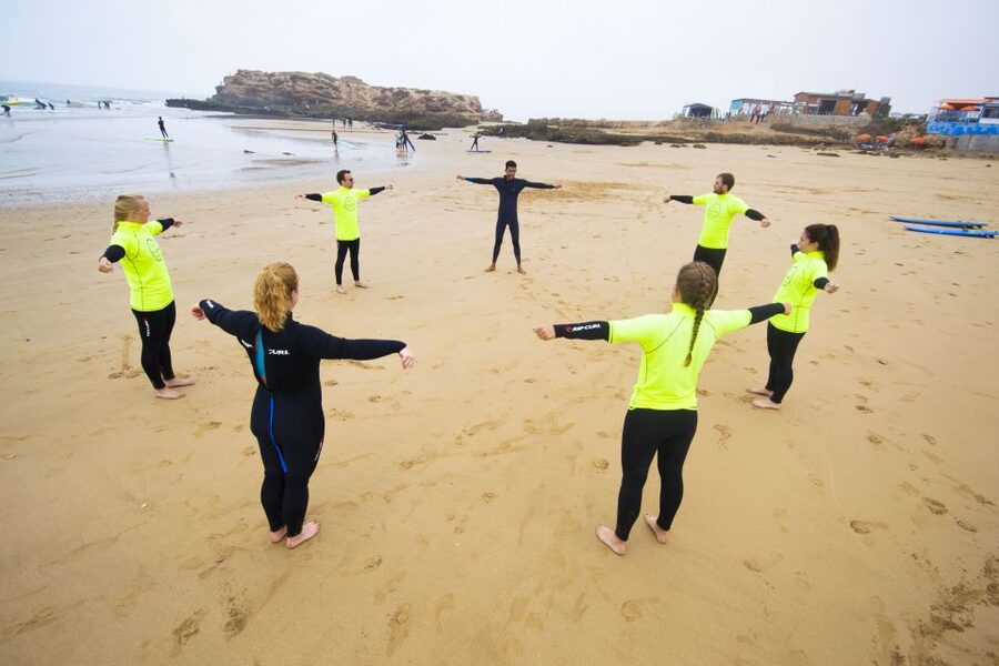 Taghazout: Beginner Surf Course with Free Session & Lunch - Who should book this Taghazout surf day?