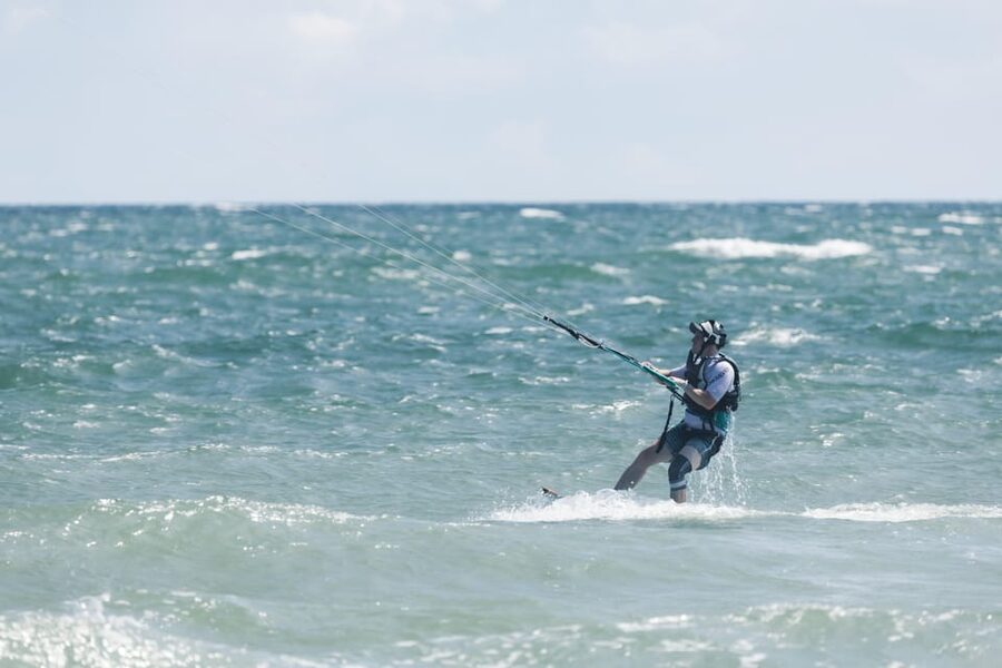 Tarifa: Kitesurfing Course with Certified Instructor - The value of $135 in Tarifa