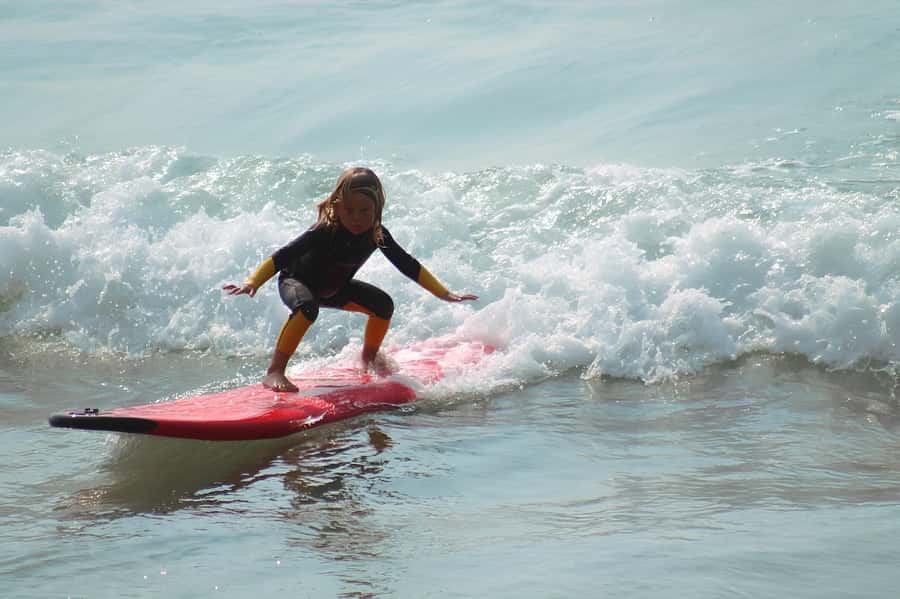 Tel Aviv: Professional Surfing Lessons at Beach Club TLV - What the $50 price really covers