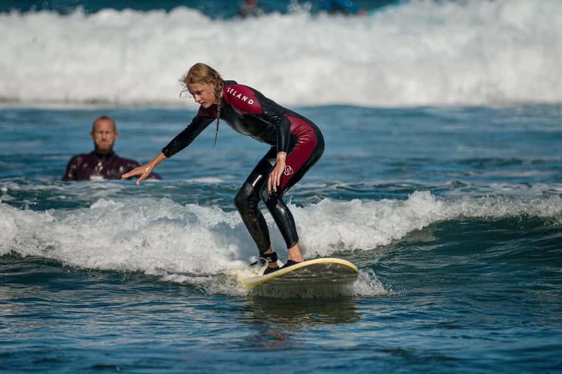 Tenerife : clases de surf para principiantes y intermedios - Into the water with close coaching