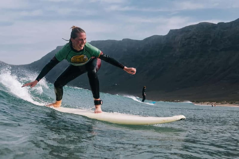 The Surftrip: A 2.5-hour morning surf session for beginners, intermediate surfers, and families. - What the 2.5-hour lesson actually teaches
