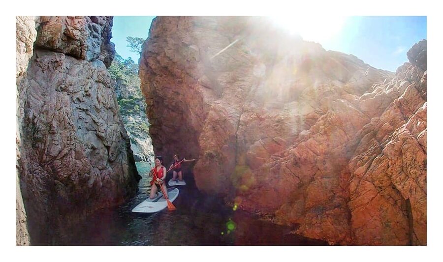 Tossa de Mar: Guided Route in Paddle Surfing&Coves and Caves - Entering caves and reaching tucked-away beaches