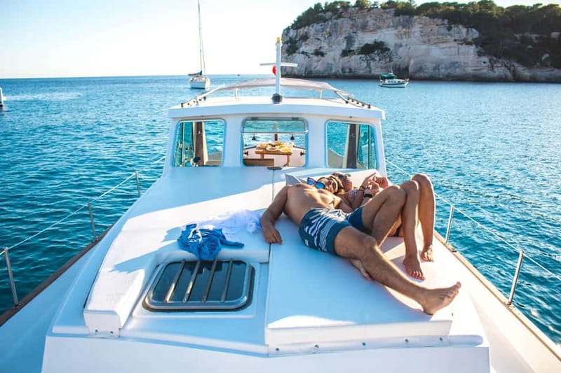 Traditional boat 10 beaches in the south of Menorca. Snorkeling, SUP and drinks - What the guides add to the outing