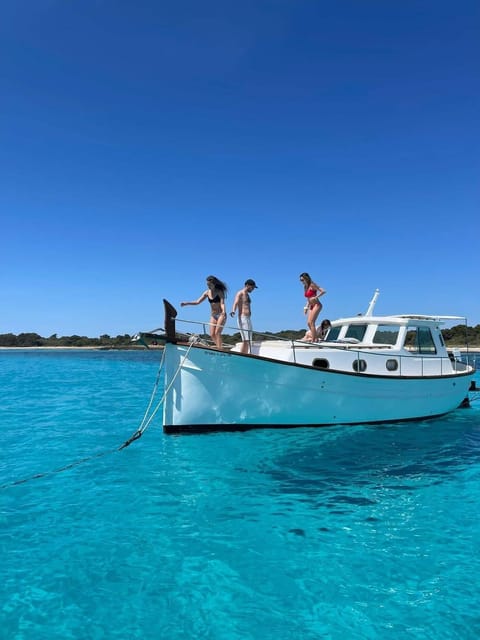 Traditional boat 10 beaches in the south of Menorca. Snorkeling, SUP and drinks - Who will enjoy this Menorca boat trip