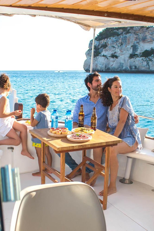 Traditional boat 10 beaches in the south of Menorca. Snorkeling, SUP and drinks - Should you book the southern Menorca cruise?