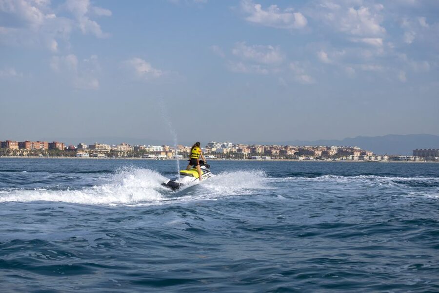 Valencia: Jet Ski Tour + Paddle Surf + Photos + Free drink - What the experience does best