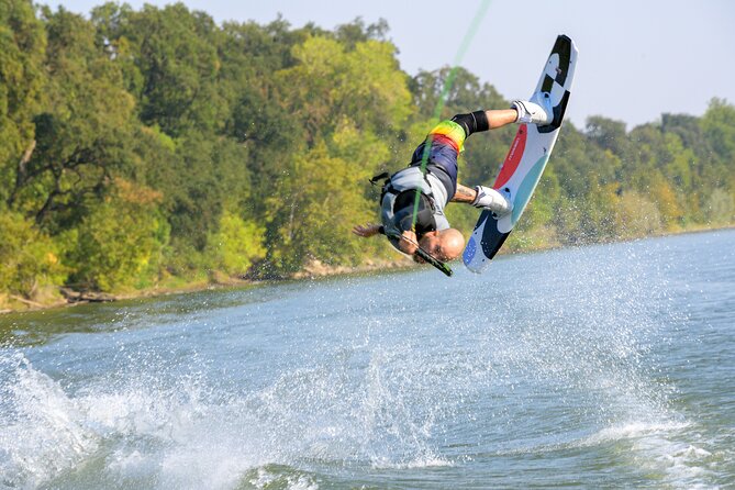 Wakeboard, Wakesurf or Kneeboard Full Day - A full day instead of a rushed boat rental