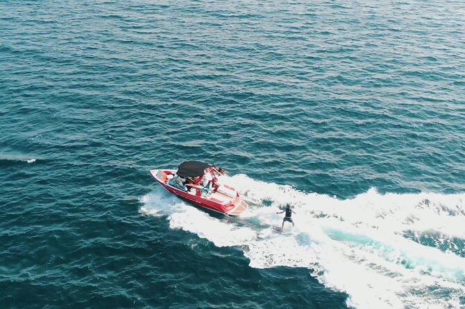 Wakesurfing, wakeboarding or Inflatable Tows in Bay of St Tropez - Who will enjoy this most