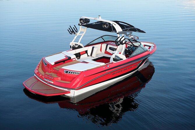 Wakesurfing, wakeboarding or Inflatable Tows in Bay of St Tropez - Choosing between wakesurfing, wakeboarding, and towables